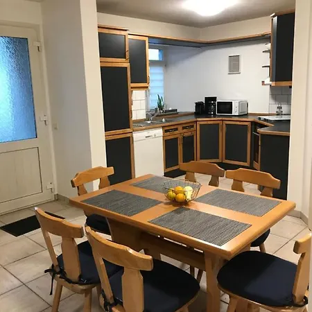 Zum Burgblick 公寓 *